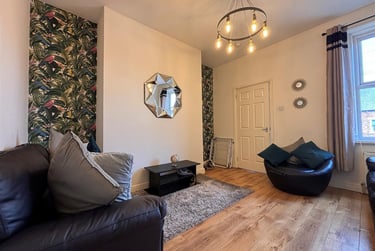 3 bed flat, Eighth Avenue, Heaton, Newcastle, NE65YB - Image 1